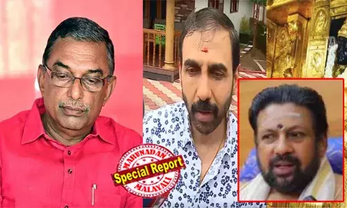 തന്ത്രിയുടെ അനുജ്ഞ സ്വര്‍ണ്ണക്കൊള്ളയ്ക്ക് വഴിയൊരുക്കി; ഉണ്ണിക്കൃഷ്ണന്‍ പോറ്റി സന്നിധാനത്ത് അതിശക്തനായത് തന്ത്രിയുടെയും ചില ഉന്നത ഉദ്യോഗസ്ഥരുടെയും പിന്‍ബലത്തില്‍; പോറ്റിയെ പരിചയപ്പെടുത്തിയതും തന്ത്രി; പോറ്റിയുടെ ശക്തി തന്ത്രിയെന്ന് വെളിപ്പെടുത്തല്‍; കണ്ഠരര് രാജീവര്‍ക്ക് കുരുക്കായത് മുന്‍ ദേവസ്വം പ്രസിഡന്റിന്റെ മൊഴി; 20 വര്‍ഷത്തെ ബന്ധം വിനയായി; ആചാരപരമായ അനുമതി മാത്രമെന്ന തന്ത്രിയുടെ വാദം പൊളിഞ്ഞത് എ പത്മകുമാറിന്റെ മൊഴിയില്‍