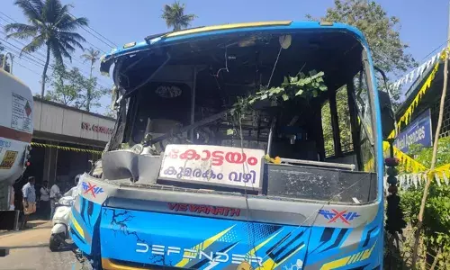 സ്വകാര്യ ബസും ടോറസും കൂട്ടിയിടിച്ച് അപകടം; ബസ് ഡ്രൈവറടക്കം ഒമ്പത് പേര്‍ക്ക് പരിക്ക്; സംഭവം ആലപ്പുഴയിൽ