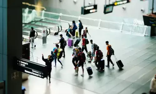 52 ശതമാനം ഇന്ത്യൻ യുവാക്കളും വിദേശത്തേക്ക് കുടിയേറാൻ ആഗ്രഹിക്കുന്നവർ; ഇഷ്ട രാജ്യം ജർമ്മനി, തൊട്ട് പിന്നിൽ യുകെ; ലക്ഷ്യം സാമ്പത്തിക വളർച്ചയെന്ന് പഠന റിപ്പോർട്ട്