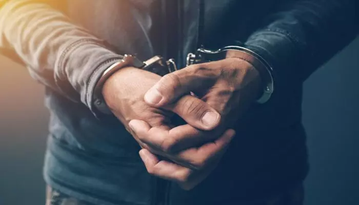 ശബരിമലയില് ദര്ശനത്തിന് എത്തിയ എസ്ഐയുടെ എടിഎം കാര്ഡ് തന്ത്രത്തില് കൈക്കലാക്കി; 10,000 രൂപ കവര്ന്ന് താത്കാലിക ജീവനക്കാരന്: അറസ്റ്റ് ശബരിമലയില് ദര്ശനത്തിന് എത്തിയ എസ്ഐയുടെ എടിഎം കാര്ഡ് തന്ത്രത്തില് കൈക്കലാക്കി; 10,000 രൂപ കവര്ന്ന് താത്കാലിക ജീവനക്കാരന്: അറസ്റ്റ്