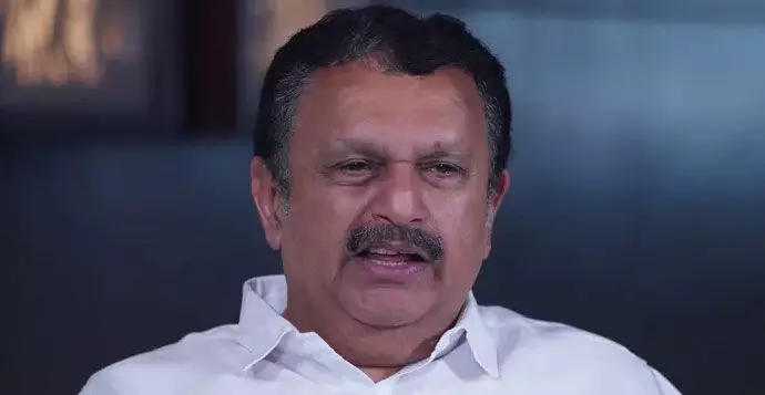തന്ത്രി കണ്ഠരര് രാജീവരെയോ ഏതാനും ജീവനക്കാരെയോ മാത്രം പ്രതികളാക്കി യഥാര്ത്ഥ പ്രതികളെ രക്ഷിക്കാന് അനുവദിക്കില്ലെന്ന് കെ മുരളീധരന്; മന്ത്രിയെ രക്ഷിക്കാനാണ് സര്ക്കാര് നീക്കമെങ്കില് ശക്തമായ പ്രതിഷേധം തന്ത്രി കണ്ഠരര് രാജീവരെയോ ഏതാനും ജീവനക്കാരെയോ മാത്രം പ്രതികളാക്കി യഥാര്ത്ഥ പ്രതികളെ രക്ഷിക്കാന് അനുവദിക്കില്ലെന്ന് കെ മുരളീധരന്; മന്ത്രിയെ രക്ഷിക്കാനാണ് സര്ക്കാര് നീക്കമെങ്കില് ശക്തമായ പ്രതിഷേധം