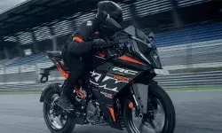 എക്‌സ്-ഷോറൂം വില വരുന്നത് 1.85 ലക്ഷം രൂപ; ചെറുപ്പക്കാരുടെ കൈയ്യിൽ ഇണങ്ങുന്ന രീതിയിലുള്ള ചെറിയ സ്‌പോര്‍ട്‌സ് ബൈക്ക്; വേഗതയുടെ രാജാവ് കെടിഎമ്മിന്റെ ആര്‍സി 160 വിപണിയില്‍