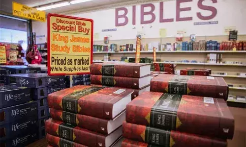ജെന്‍ സീ യുവാക്കളും ആത്മീയ വഴിയിലേക്ക് നീങ്ങുന്നു; ബ്രിട്ടനില്‍ ബൈബിള്‍ വില്‍പന വര്‍ദ്ധിച്ചു എന്ന റിപ്പോര്‍ട്ട്