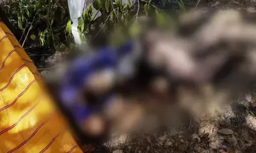 കൊല്ലത്ത് നിന്ന് ഞെട്ടിപ്പിക്കുന്ന വാർത്ത; പറമ്പ് വൃത്തിയാക്കാൻ തീയിട്ട മധ്യവയസ്കൻ വെന്തുമരിച്ചു; അതിവേഗത്തിൽ തീ ആളിപ്പടർന്ന് ജീവനെടുത്തു; നടുക്കം മാറാതെ പ്രദേശം