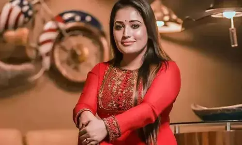 വൈറ്റ് ഹൗസും ക്ലിഫ് ഹൗസും തമ്മിലുള്ള വ്യത്യാസം എന്താണ്?; ബിഗ് ബോസ് വിജയിയെ കുഴപ്പിച്ച ചോദ്യം; ഇത് കോടീശ്വരൻ പരിപാടിയാണോ എന്ന്  അനുമോളുടെ മറുചോദ്യം; വൈറലായി വീഡിയോ