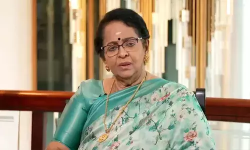 അവൻ എന്റെ കാലിലെങ്കിലും വീണിരുന്നെങ്കിൽ എന്നാണ് ആലോചിക്കുന്നത്; അപ്പോഴാണ് സെൻസർ ബോർഡിന്റെ കാലിൽ വീണ് കരഞ്ഞുവെന്ന് പറഞ്ഞ് നടക്കുന്നത്; തുറന്നടിച്ച് മല്ലിക സുകുമാരൻ