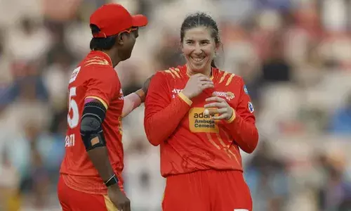 അവസാന ഓവറുകളിൽ അടിച്ചു കസറി ആശ ശോഭന; ലിച്ച്ഫീൽഡിന്റെ അർധസെഞ്ചുറിയും പാഴായി; വനിതാ പ്രീമിയർ ലീഗിൽ ഗുജറാത്തിന് മിന്നും ജയം; യു.പിയെ പരാജയപ്പെടുത്തിയത് 10 റൺസിന്