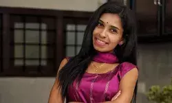 ഇഷ്ടപ്പെട്ട ബ്രാൻഡ് മാജിക് മൊമെന്റ് ആണെന്ന് പറഞ്ഞാൽ ഞാൻ തികഞ്ഞ മദ്യപാനി ആകുവോ?; മദ്യപിച്ച് വഴിയിൽ കിടന്ന രേണു സുധിയെ പൊലീസ് അറസ്റ്റ് ചെയ്തതെന്ന് പ്രചരണം; മറുപടിയുമായി താരം