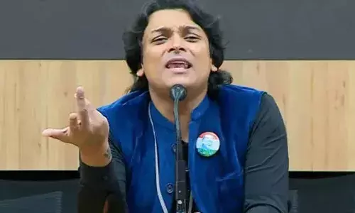 രാഹുല് മാങ്കൂട്ടത്തിലിനെതിരെ ഇനി വ്യാജ പോക്സോ കേസ് കൂടിവരും;രണ്ടുപരാതികളോടൊപ്പം സാമ്പത്തിക ചൂഷണം കൂടി ചേര്ത്ത് മൂന്നാമതൊരു പരാതി; ഈ രീതിയില് പൊലീസിന് ആരെ വേണമെങ്കിലും കുടുക്കാം; സ്ത്രീകളെ പുരുഷന്മാര്ക്കെതിരായ ബോംബായി ഉപയോഗിക്കുന്നത് നിര്ത്തണമെന്ന് രാഹുല് ഈശ്വര് രാഹുല് മാങ്കൂട്ടത്തിലിനെതിരെ ഇനി വ്യാജ പോക്സോ കേസ് കൂടിവരും;രണ്ടുപരാതികളോടൊപ്പം സാമ്പത്തിക ചൂഷണം കൂടി ചേര്ത്ത് മൂന്നാമതൊരു പരാതി; ഈ രീതിയില് പൊലീസിന് ആരെ വേണമെങ്കിലും കുടുക്കാം; സ്ത്രീകളെ പുരുഷന്മാര്ക്കെതിരായ ബോംബായി ഉപയോഗിക്കുന്നത് നിര്ത്തണമെന്ന് രാഹുല് ഈശ്വര്