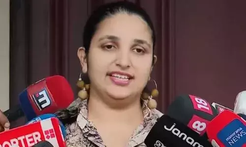 അതിജീവിതയുടെ കുറിപ്പ് വായിച്ച് കണ്ണു നിറഞ്ഞു പോയി; കുഞ്ഞിനെ സ്വപ്നം കണ്ട ഒരമ്മയുടെ വേദനയാണത്; കേരളത്തിന്റെ മനസാക്ഷി നിങ്ങള്‍ക്കൊപ്പമുണ്ട്; ഇനിയെങ്കിലും പരാതികള്‍ രാഷ്ട്രീയ പ്രേരിതമെന്ന് പറയരുത്; റിനി ആന്‍ ജോര്‍ജ്