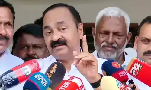 ഖജനാവില്‍ നിന്ന് കോടികള്‍ ചിലവഴിച്ച് തിരഞ്ഞെടുപ്പ് പ്രചരണം നടത്താന്‍ നീക്കം;  മന്ത്രിയെ അറസ്റ്റ് ചെയ്താലും തന്ത്രിയെ അറസ്റ്റ് ചെയ്താലും പങ്കാളിത്തം എന്താണെന്ന് പറയണമെന്നും വി ഡി സതീശന്‍