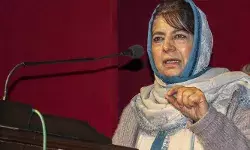 അജിത് ഡോവലിന്റേത് സാമുദായിക വിദ്വേഷത്തിനുള്ള ഡോഗ് വിസിൽ; നൂറ്റാണ്ടുകൾ പഴക്കമുള്ള സംഭവങ്ങൾക്ക് പ്രതികാരം ചെയ്യാനുള്ള ആഹ്വാനം ന്യൂനപക്ഷ സമുദായത്തെ ലക്ഷ്യമിട്ടെന്നും മെഹബൂബ മുഫ്തി