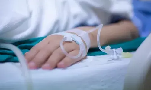 ക്ലാസ് തുടങ്ങുന്നതിന് മുൻപേ സ്‌കൂളിലെത്തി; പിന്നാലെ മൂന്നാം നിലയിൽ താഴേക്ക് ചാടി; പ്ലസ് ടു വിദ്യാർഥിനിക്ക് ഗുരുതര പരിക്ക്; പഠനത്തിൽ മിടുക്കി, മാനസിക പ്രയാസങ്ങൾ ശ്രദ്ധയിൽപ്പെട്ടിട്ടില്ലെന്നും പ്രിൻസിപ്പൽ