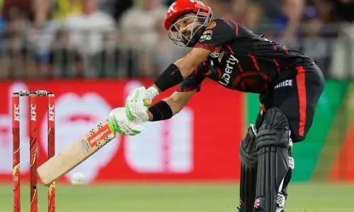 ഇത് പാക്കിസ്ഥാനല്ല മോനേ, ഓസ്‌ട്രേലിയയാണ്! 23 പന്തില്‍ 26 റണ്‍സുമായി ഏകദിനം കളിച്ച റിസ്വാനെ പിടിച്ചുപുറത്താക്കി മെല്‍ബണ്‍ ക്യാപ്റ്റന്‍; റിട്ടേര്‍ഡ് ഔട്ടാവാന്‍ ആവശ്യപ്പെട്ടത് പാക്ക് സൂപ്പര്‍ താരത്തിന് നാണക്കേട്;  ബിഗ് ബാഷിലെ നാടകീയ രംഗങ്ങളുടെ ദൃശ്യം പുറത്ത്