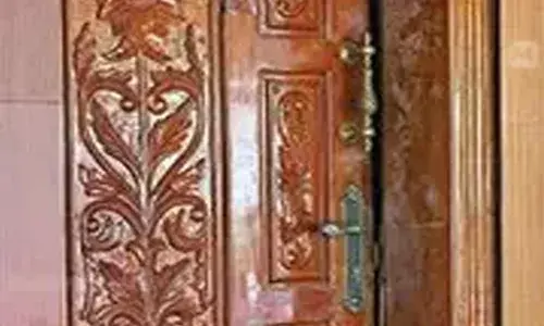 വീടു കുത്തിത്തുറന്ന് പൂജാമുറിയിലെ അലമാരയില്‍ സൂക്ഷിച്ച മുപ്പത് പവന്‍ കവര്‍ന്നു; മോഷണം നടന്നത് അഞ്ചു ദിവസമായി അടഞ്ഞു കിടന്ന വീട്ടില്‍