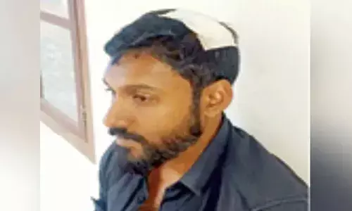 പഞ്ചായത്ത് നിര്‍മ്മിച്ച ഊഞ്ഞാല്‍ പൊട്ടി വീണ് യുവാവിന് പരിക്ക്; തലയില്‍ ആറ് തുന്നല്‍