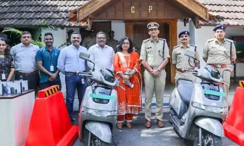 തിരുവനന്തപുരം സിറ്റി പോലീസിന് ഇ-സ്‌കൂട്ടറുകള്‍, ക്യാമറകള്‍, റോഡ് ബാരിയറുകള്‍ സംഭാവന ചെയ്ത് യു എസ് ടി