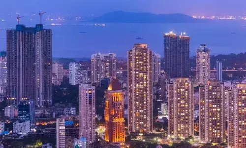 ബോളിവുഡ് താരം മുംബൈയിലെ പത്തുനില കെട്ടിടം വിറ്റത് 599 കോടി രൂപയ്ക്ക്; കഴിഞ്ഞ വര്‍ഷം ഇതേ കമ്പനിക്ക് ഭൂമി വിറ്റത് 855 കോടി രൂപയ്ക്ക്