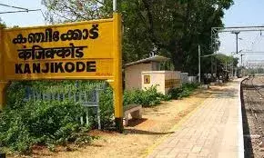 കഞ്ചിക്കോട് ജനവാസ മേഖലയില്‍ കരടിയും കുഞ്ഞും; ചുള്ളിമടയില്‍ നാട്ടുകാര്‍ പരിഭ്രാന്തിയില്‍