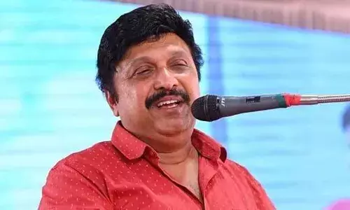 ശ്രീനിവാസൻ ജീനിയസാണ്, ബുദ്ധിരാക്ഷസനാണ്; അവസാന കാലത്ത് മമ്മൂട്ടിയുമായി തെറ്റി; ആ കാര്യത്തിൽ ഇരുവരും തമ്മിൽ മത്സരമായിരുന്നു; രസകരമായ കാരണം വെളിപ്പെടുത്തി ഗണേഷ് കുമാർ