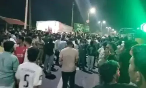 കുമ്പളയില്‍ ടോള്‍ പ്ലാസയില്‍ സംഘര്‍ഷം; ഗേറ്റ് അടിച്ച് തകര്‍ത്ത് പ്രതിഷേധക്കാര്‍