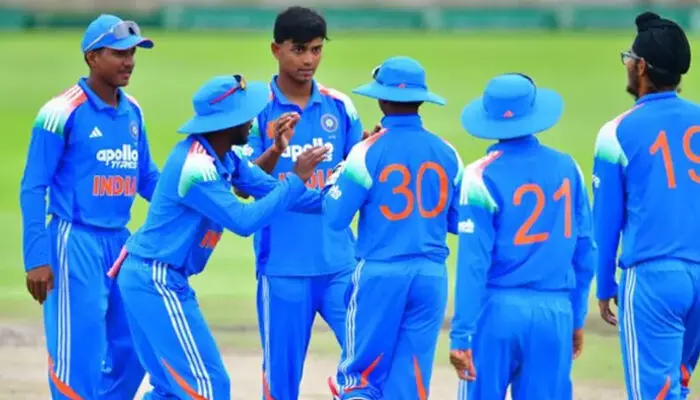 ഹെനിൽ പട്ടേലിന് അഞ്ച് വിക്കറ്റ്; അണ്ടർ 19 ലോകകപ്പിൽ തകർന്നടിഞ്ഞ് യുഎസ്; 100 കടത്തിയത് നിതീഷ് സുധിന്റെ ചെറുത്ത് നിൽപ്പ്; ഇന്ത്യക്ക് 107 റൺസ് വിജയലക്ഷ്യം ഹെനിൽ പട്ടേലിന് അഞ്ച് വിക്കറ്റ്; അണ്ടർ 19 ലോകകപ്പിൽ തകർന്നടിഞ്ഞ് യുഎസ്; 100 കടത്തിയത് നിതീഷ് സുധിന്റെ ചെറുത്ത് നിൽപ്പ്; ഇന്ത്യക്ക് 107 റൺസ് വിജയലക്ഷ്യം