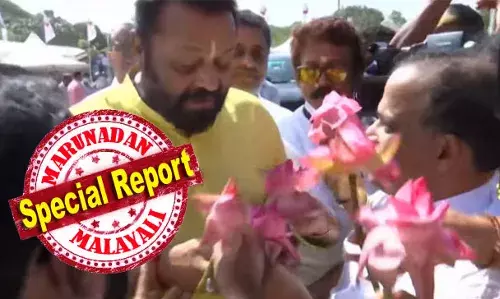 താമര ഡാലിയ ആയെങ്കിലും സുരേഷ് ഗോപിക്ക് താമര തന്നെ; വേദിയില്‍ പിണറായിയുടെ പുഞ്ചിരിയും കേന്ദ്രമന്ത്രിയുടെ മറുപടിയും; കലോല്‍സവ വേദിയില്‍ ആക്ഷന്‍ ഹീറോ താരമായി; തൃശൂരില്‍ താമര ചര്‍ച്ച പുതിയ തലത്തില്‍