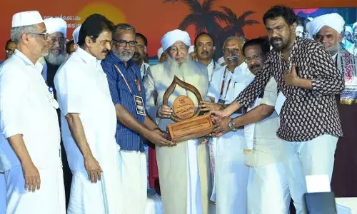 മതേതരത്വത്തിന്റെ സൗമ്യഭാവമാണ് കാന്തപുരം എ.പി. അബൂബക്കര്‍ മുസ്ലിയാര്‍: ഗോകുലം ഗോപാലന്‍; ശ്രീനാരായണ സാഹോദര്യ പുരസ്‌കാരം കാന്തപുരത്തിന്