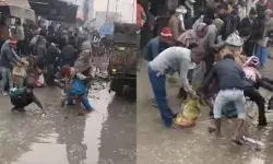 അപകടത്തിൽപ്പെട്ട 13കാരൻ മരിച്ചു; മൃതദേഹത്തിനരികിൽ പൊട്ടിക്കരഞ്ഞ് വീട്ടുകാർ; റോഡിൽ ചിതറി കിടന്ന മീൻ വാരാനായി നാട്ടുകാരുടെ നെട്ടോട്ടം; സംഭവം ബിഹാറിൽ