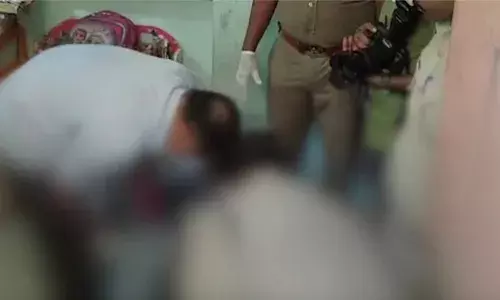 ആറുവയസ്സുകാരി മകളെ കൊന്ന് പിതാവ് ജീവനൊടുക്കി; പോണേക്കരയിലെ ആത്മഹത്യയ്ക്ക് പിന്നിൽ സാമ്പത്തിക ബാധ്യതയെന്ന് പ്രാഥമിക നിഗമനം; അന്വേഷണം ആരംഭിച്ച് പോലീസ്