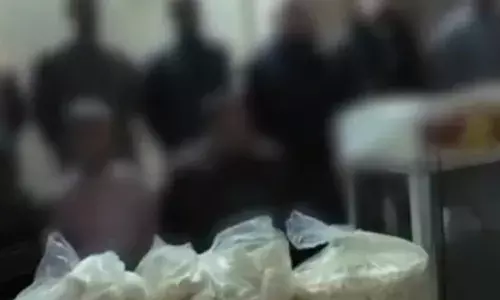 രഹസ്യ വിവരത്തെ തുടർന്ന് ഇരച്ചെത്തിയ പോലീസ്; കുട്ടികളുടെ ഭക്ഷണസാധനങ്ങൾ നിർമ്മിക്കുന്ന വ്യാജ ഫാക്ടറിയിൽ കണ്ടത്; 12 പേർ അറസ്റ്റിലായി