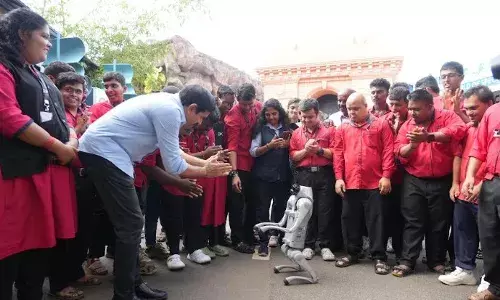 റോബോ കൂട്ടുകാര്‍ ഡിഫറന്റ് ആര്‍ട് സെന്ററില്‍: ആവേശത്തിരയിളക്കത്തില്‍ ഭിന്നശേഷിക്കാര്‍; ഡിഫറന്റ് ആര്‍ട് സെന്ററില്‍ റോബോട്ടിക്സ് പരിശീലനത്തിന് തുടക്കം