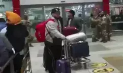 ഇറാനില്‍ നിന്നുള്ള ആദ്യ ഇന്ത്യന്‍ സംഘം ഡല്‍ഹിയിലെത്തി; മടങ്ങിയെത്തിയവരില്‍ ഭൂരിഭാഗവും വിദ്യാര്‍ത്ഥികള്‍; നേരിട്ടുള്ള ഒഴിപ്പിക്കല്‍ ഇപ്പോഴില്ലെന്ന് കേന്ദ്ര സര്‍ക്കാര്‍