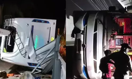 കല്ലമ്പലത്ത് കോളേജ് വിദ്യാര്‍ത്ഥികള്‍ സഞ്ചരിച്ച ടൂറിസ്റ്റ് ബസ് മറിഞ്ഞ് അപകടം; 17വിദ്യാര്‍ത്ഥികള്‍ക്ക് പരിക്ക്; ഒരാളുടെ നില ഗുരുതരം