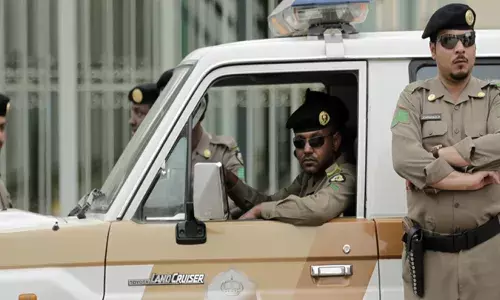 ഫോൺ സ്ക്രോൾ ചെയ്തിരുന്ന ആളുകൾ ഒരു നിമിഷം പതറി; ബ്ലർ പോലും ചെയ്യാതെ പ്രചരിക്കുന്ന കൊലപതാക വീഡിയോ; നിമിഷ നേരം കൊണ്ട് വൈറലായതും അധികൃതർ രംഗത്ത്