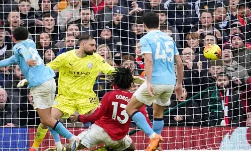 തിരിച്ചുവരവ് ഗംഭീരമാക്കി ബ്രയാൻ എംബ്യൂമോ; മാഞ്ചസ്റ്റർ ഡർബിയിൽ ജയിച്ചു കയറി യുണൈറ്റഡ്; സിറ്റിയെ പരാജയപ്പെടുത്തിയത് എതിരില്ലാത്ത രണ്ട് ഗോളുകൾക്ക്