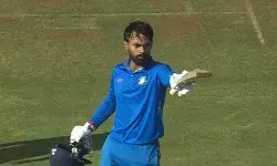 അഥര്‍വ ടൈഡേയുടെ സെഞ്ചുറി കരുത്തിൽ പടുത്തുയർത്തിയത് കൂറ്റൻ സ്‌കോർ; കലാശപ്പോരിൽ സൗരാഷ്ടരയുടെ അടി തെറ്റി; നാല് വിക്കറ്റുമായി യാഷ് താക്കൂർ; വിജയ് ഹസാരെ ട്രോഫി വിദര്‍ഭയ്ക്ക്