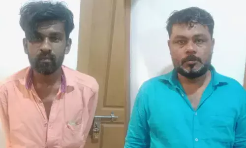 വഴിയാത്രക്കാരനെ കണ്ടതും പിടിച്ചുനിർത്തി നല്ല ഇടിപൊട്ടിച്ചു; കുത്തിവീഴ്ത്തി ബാഗും ഫോണും തട്ടിയെടുത്ത് ഓട്ടം; പ്രതികളെ പൊക്കി പോലീസ്