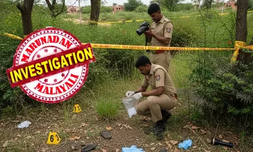 സമ്പത്തുണ്ടാക്കാൻ നരബലി വേണമെന്ന് താന്ത്രികൻ; മദ്യലഹരിയിൽ സുഹൃത്തിനെ ഗ്യാസ് സിലിണ്ടറുകൊണ്ട് തലയ്ക്കടിച്ചു കൊന്നു; പിന്നാലെ മൃതദേഹം ഓട്ടോയിലിട്ട് കത്തിച്ചു; രണ്ട് പേർ പിടിയിൽ