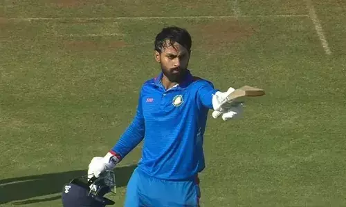 അഥര്‍വ ടൈഡേയുടെ സെഞ്ചുറി കരുത്തിൽ പടുത്തുയർത്തിയത് കൂറ്റൻ സ്‌കോർ; കലാശപ്പോരിൽ സൗരാഷ്ടരയുടെ അടി തെറ്റി; നാല് വിക്കറ്റുമായി യാഷ് താക്കൂർ; വിജയ് ഹസാരെ ട്രോഫി വിദര്‍ഭയ്ക്ക്