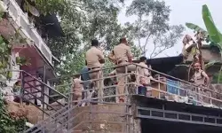 അനുജനെ ഹാളിൽ ഇരുത്തിയ ശേഷം മുറിയിൽ കയറി തീകൊളുത്തി; അമ്മ മടങ്ങിയെത്തിയപ്പോൾ 16കാരി മരിച്ച നിലയിൽ; വലിയമലയിലെ വാടക വീട്ടിലെത്തിയിട്ട് രണ്ടാഴ്ച; അന്വേഷണം ആരംഭിച്ച് പോലീസ്