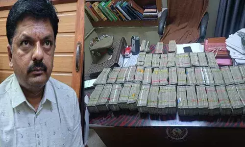 വാളയാറില്‍ വന്‍ കുഴല്‍പ്പണ വേട്ട; കാറില്‍ കടത്തുകയായിരുന്ന ഒരു കോടി 18 ലക്ഷം രൂപയുമായി യൂട്യൂബര്‍ പിടിയില്‍: യൂട്യൂബില്‍ നിന്നും ലഭിച്ച വരുമാനമെന്ന് മൊഴി