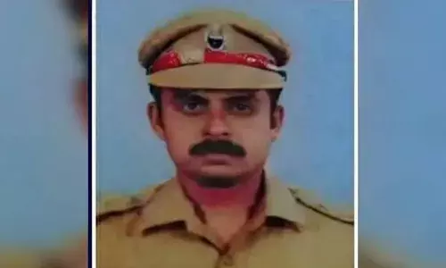 ഹെല്‍ത്ത് ഇന്‍സ്പെക്ടര്‍ ട്രെയിനിനു മുന്നില്‍ ചാടി ആത്മഹത്യ ചെയ്തു; ചിറയിന്‍കീഴ് റെയില്‍വേ സ്റ്റേഷന്‍ പ്ലാറ്റ്ഫോമില്‍നിന്ന് ചാടിയത് ആറ്റിങ്ങല്‍ സ്വദേശിയായ 45കാരന്‍