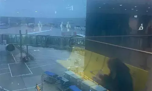 ചെക്കിംഗ് കഴിഞ്ഞ് കാത്തുനില്‍ക്കവേ യാത്രക്കാരെ കയറ്റാതെ വിമാനം പറന്നുയര്‍ന്നു; സംഭവം മാഞ്ചസ്റ്റര്‍ വിമാനത്താവളത്തില്‍