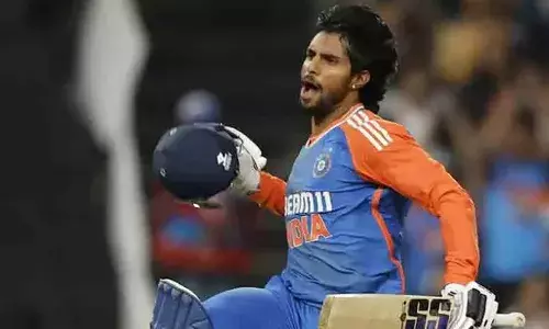 തിലക് വര്‍മ്മ തിരിച്ചു വരുന്നു, ശ്രേയസ് അയ്യര്‍ പുറത്തേക്ക്! സക്‌സസ് സര്‍ജറിക്ക് ശേഷം തിലക് എന്‍സിഎയിലേക്ക്; ന്യൂസിലന്‍ഡിനെതിരായ പരമ്പരയിലെ അവസാന രണ്ട് മത്സരങ്ങള്‍ കളിച്ചേക്കും; ഇന്ത്യന്‍ ക്യാമ്പില്‍ ആവേശമായി പുതിയ റിപ്പോര്‍ട്ട്