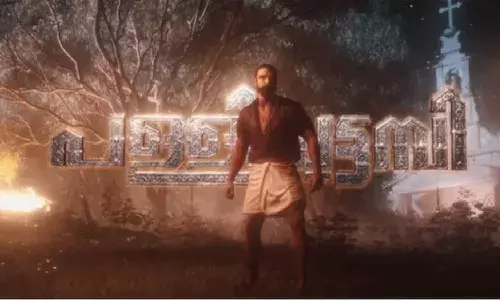 മുണ്ടു മടക്കിക്കുത്തി മാസ് ലുക്കിൽ ടോവിനോ; ഡിജോ ജോസ് ആന്‍റണി ഒരുക്കുന്ന ബിഗ് ബഡ്ജറ്റ് ചിത്രം; പള്ളിച്ചട്ടമ്പി ഏപ്രിൽ 9ണ് തിയറ്ററുകളിൽ; മോഷൻ പോസ്റ്റർ പുറത്ത്