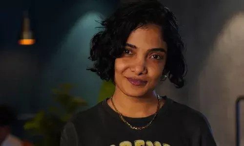 പാസ്‌പോര്‍ട്ട് ഉണ്ടോ?, അജ്മാനില്‍ ജോലി സെറ്റാക്കാം, ചേച്ചിയ്ക്ക് പാടാനുള്ള കഴിവ് ദെെവം തന്നിട്ടില്ല; കമന്റിന് മറുപടി നൽകി ഗൗരി ലക്ഷ്മി