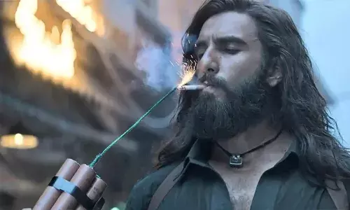 തിയറ്ററുകളിൽ പണം വാരിയ രൺവീർ കപൂർ ചിത്രം; ധുരന്ധർ ഈ മാസം ഒടിടിയിലെത്തും; സ്ട്രീംമിംഗ് വിവരങ്ങൾ പുറത്ത്