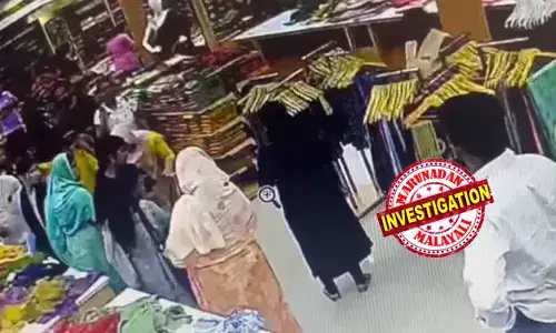 വിവാഹത്തെ എതിര്‍ത്തതിന്റെ പക;  ആണ്‍സുഹൃത്തിന്റെ അമ്മയെ കറിക്കത്തി കൊണ്ട് കുത്തി 19കാരി; ആക്രമണം വസ്ത്രവ്യാപാര സ്ഥാപനത്തിലെ ജീവനക്കാരിക്ക് നേരെ; പെണ്‍കുട്ടി കസ്റ്റഡിയില്‍