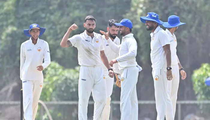 രണ്ടാം വിക്കറ്റിൽ 117 റൺസിന്റെ കൂട്ടുകെട്ട്; അർധ സെഞ്ചുറിയുമായി അർജുൻ ആസാദും മനൻ വോറയും; രഞ്ജി ട്രോഫിയിൽ കേരളത്തിനെതിരെ ഒന്നാം ഇന്നിംഗ്സ് ലീഡ്; ഛണ്ഡിഗഢിന് മേല്ക്കൈ രണ്ടാം വിക്കറ്റിൽ 117 റൺസിന്റെ കൂട്ടുകെട്ട്; അർധ സെഞ്ചുറിയുമായി അർജുൻ ആസാദും മനൻ വോറയും; രഞ്ജി ട്രോഫിയിൽ കേരളത്തിനെതിരെ ഒന്നാം ഇന്നിംഗ്സ് ലീഡ്; ഛണ്ഡിഗഢിന് മേല്ക്കൈ